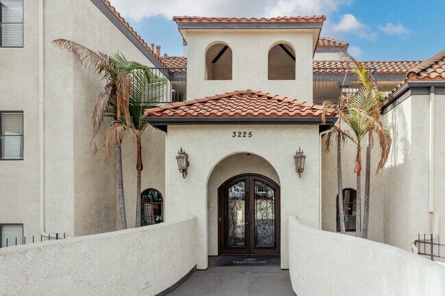 Ocean Elements at Villa del Sol Apartments in Long Beach, CA - Building Photo - Building Photo