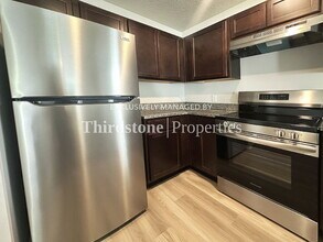 6522 Sweetbay Ln, Unit 102 in Jacksonville, FL - Foto de edificio - Building Photo