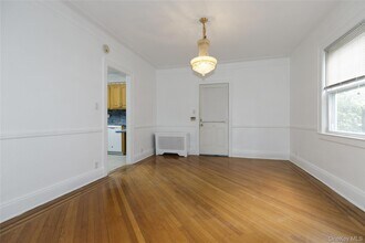 4623 Arcadia Ln in Great Neck, NY - Foto de edificio - Building Photo