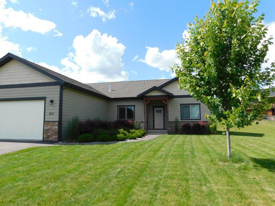 631 Fox Den Trail in Kalispell, MT - Building Photo