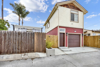 4921 Hawley Blvd in San Diego, CA - Building Photo - Building Photo