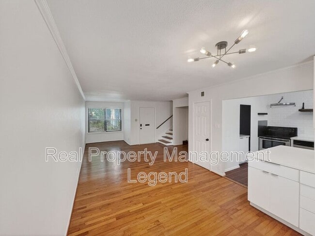 property at 4944 N Hall St