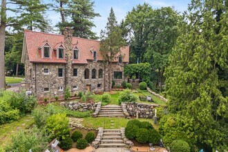 546 Lake Ave in Greenwich, CT - Building Photo - Building Photo
