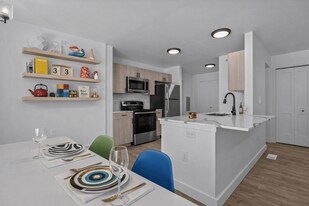 Cranbrook Centre - Southfield, MI in Southfield, MI - Building Photo