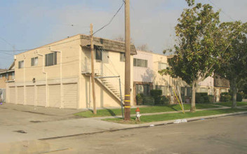 5381-5391 N Angus St in Fresno, CA - Building Photo - Building Photo