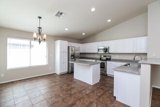 484 W Gascon Rd in San Tan Valley, AZ - Foto de edificio - Building Photo