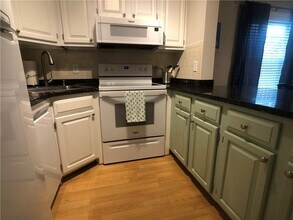 130 Purgatory Rd in Middletown, RI - Building Photo - Building Photo