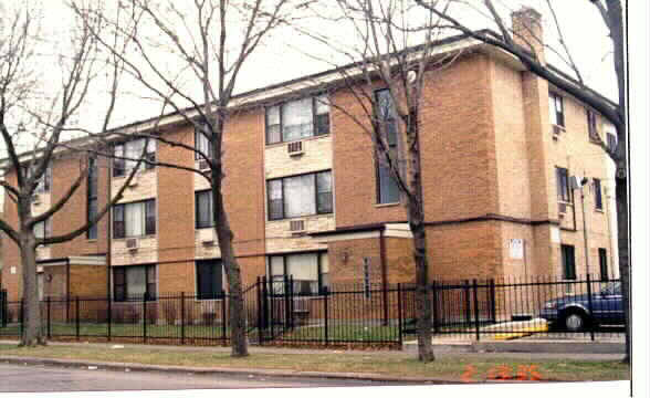 1600 W Jarvis Ave in Chicago, IL - Building Photo