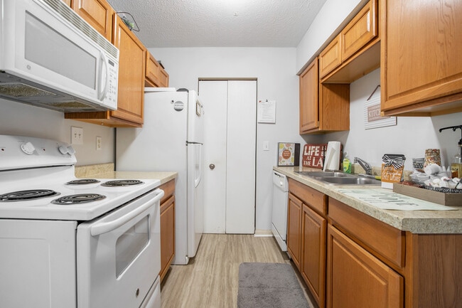 Lakeside Apartments in Battle Creek, MI - Foto de edificio - Building Photo