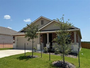 229 Creekfall Rd in Burnet, TX - Foto de edificio - Building Photo