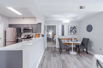 The Reserve at Glenbridge in Cincinnati, OH - Foto de edificio - Building Photo