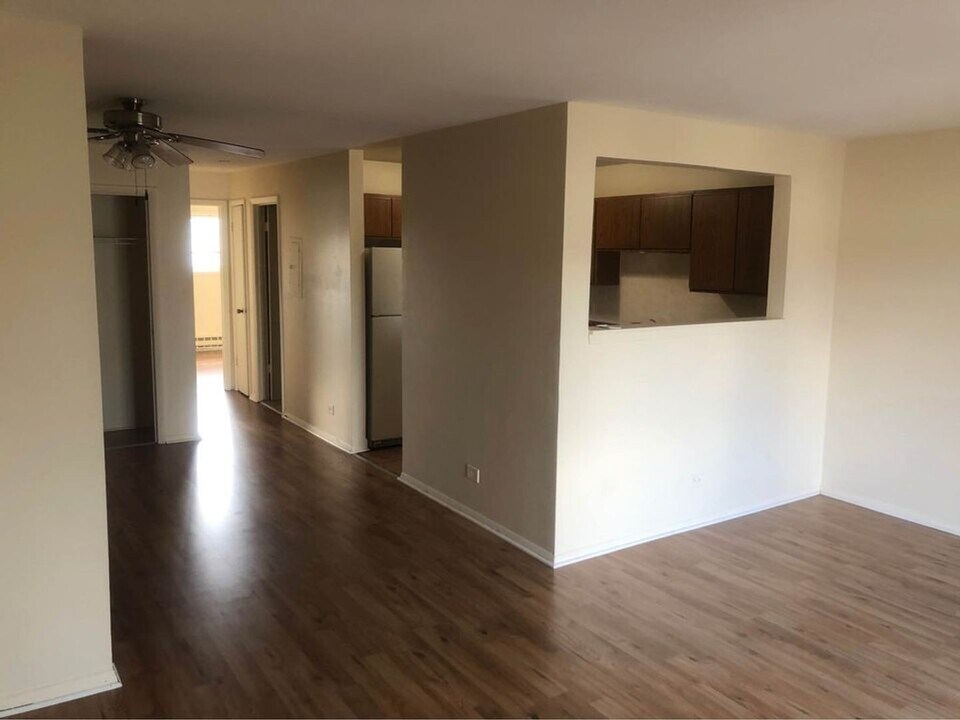 4122 Bonhill Dr-Unit -2D in Arlington Heights, IL - Building Photo