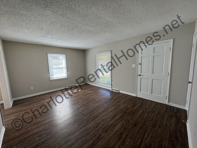 7209 Tall Tree Ln in Charlotte, NC - Building Photo - Building Photo