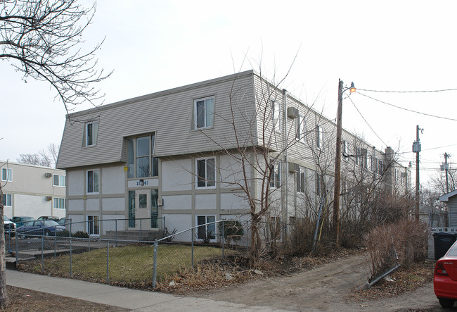 2741 Pillsbury Ave in Minneapolis, MN - Foto de edificio - Building Photo