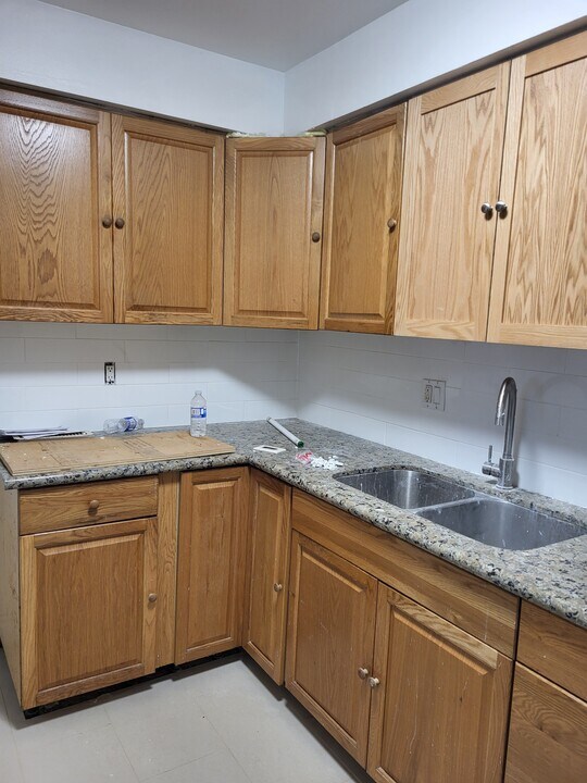 477 Dean Avenue in Oshawa, ON - Building Photo