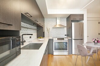 101 E 10th St in New York, NY - Foto de edificio - Building Photo