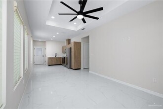 9 Vision St in Rio Grande City, TX - Foto de edificio - Building Photo
