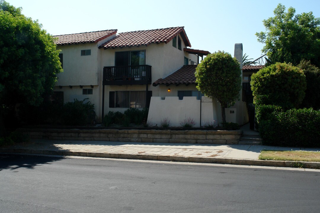 218 W Islay St in Santa Barbara, CA - Foto de edificio