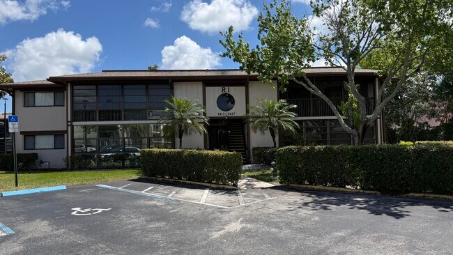 9419 S Belfort Cir in Tamarac, FL - Building Photo - Building Photo