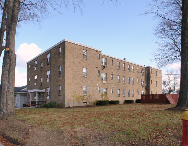 48 South St in West Hartford, CT - Building Photo - Building Photo