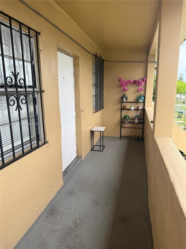 3255 NW 47th St in Miami, FL - Building Photo - Building Photo