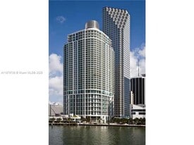 300 S Biscayne Blvd in Miami, FL - Building Photo