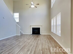 703 Carly Court, Unit 1100 Grand Avenue A-200 in Concord, NC - Foto de edificio - Building Photo