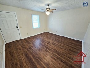 210 Holly Berry Ln in Sparta, TN - Building Photo - Building Photo