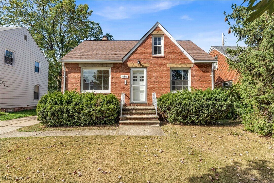 874 E 232nd St in Euclid, OH - Building Photo