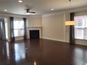 2428 Hadlow Ln in Atlanta, GA - Building Photo - Building Photo