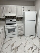 406 NW 68th Ave in Fort Lauderdale, FL - Foto de edificio - Building Photo