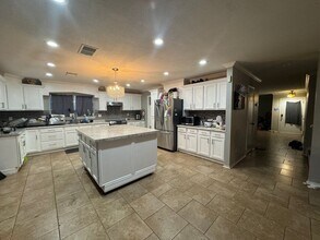 9011 Via Hermosa in San Antonio, TX - Building Photo - Building Photo