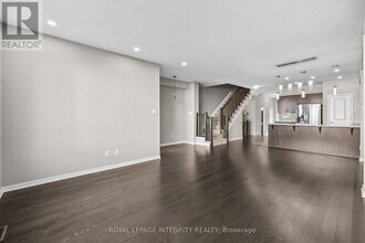14 Hackney Private in Ottawa, ON - Building Photo - Building Photo