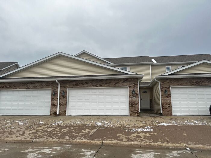 162 War Admiral Lane in North Liberty, IA - Building Photo