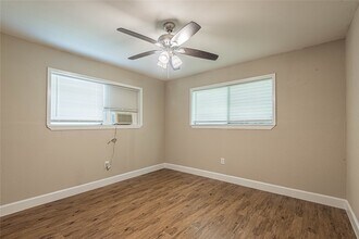 128 N Washington St in Texas City, TX - Building Photo - Building Photo