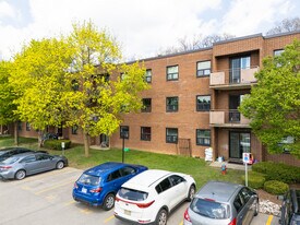 Wendy Court in Cambridge, ON - Building Photo