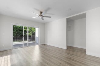 6532 Sutter Ave in Carmichael, CA - Building Photo - Building Photo
