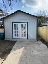 2626 W Ashby Plz in San Antonio, TX - Foto de edificio - Building Photo