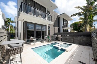 2516 NE 21st St in Fort Lauderdale, FL - Building Photo - Building Photo