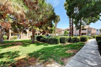 2216 Benmore St, Unit 202 in Las Vegas, NV - Foto de edificio - Building Photo