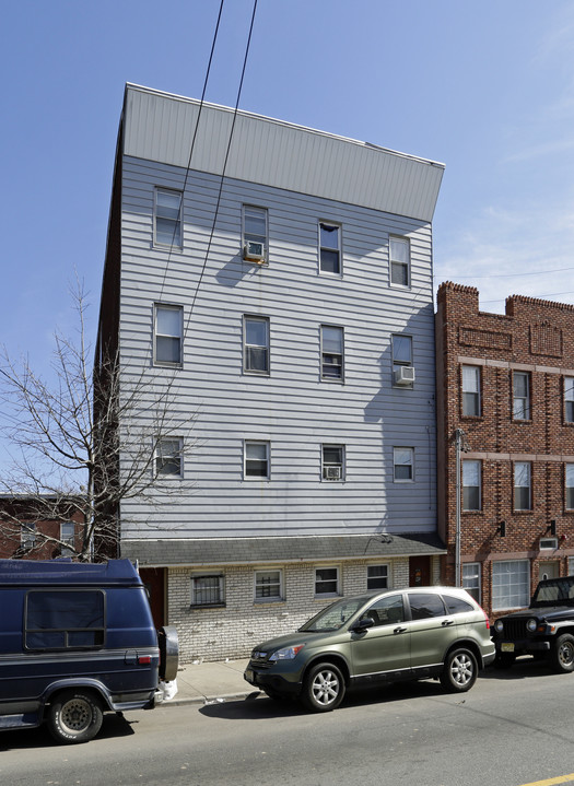 618 Palisade Ave in Jersey City, NJ - Building Photo