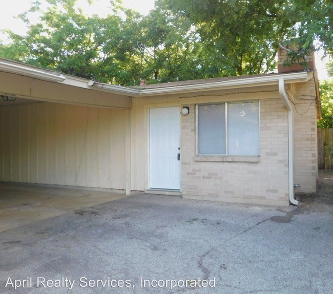 8902 Little Walnut Pkwy in Austin, TX - Foto de edificio - Building Photo