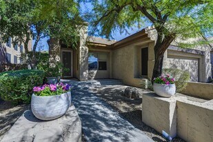 7634 E San Fernando Dr in Scottsdale, AZ - Building Photo