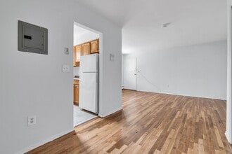 5th Avenue Apartments in Roselle, NJ - Foto de edificio - Interior Photo