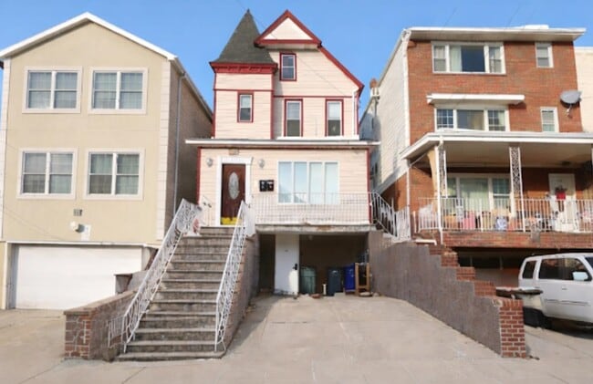 property at 712 17th St