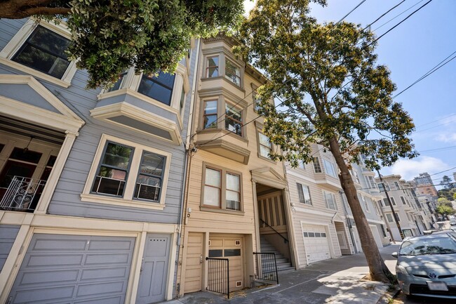 881 Greenwich St in San Francisco, CA - Building Photo - Building Photo