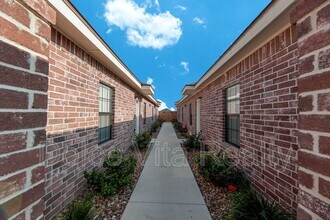 1013 W La Pointe Ave in Alton, TX - Building Photo - Building Photo