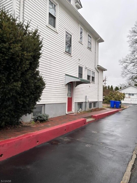 2074 Stowe St in Union, NJ - Building Photo