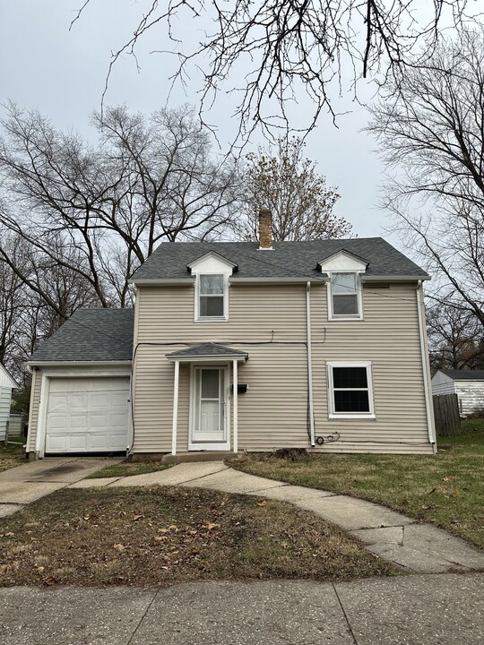 909 Furman St in Rockford, IL - Building Photo