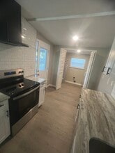 7205 Eudine Dr S in Jacksonville, FL - Foto de edificio - Building Photo